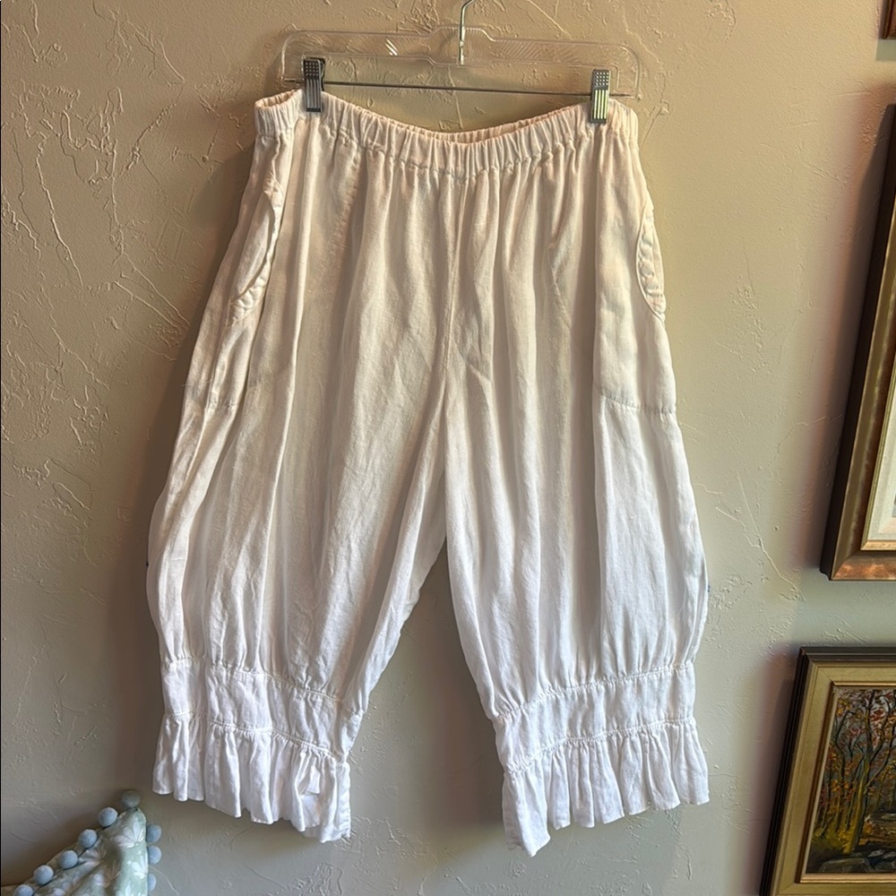 Women's White Ruffled Capris